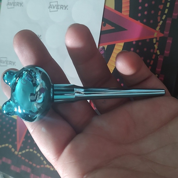 Hello kitty eyeliner - Picture 2 of 3